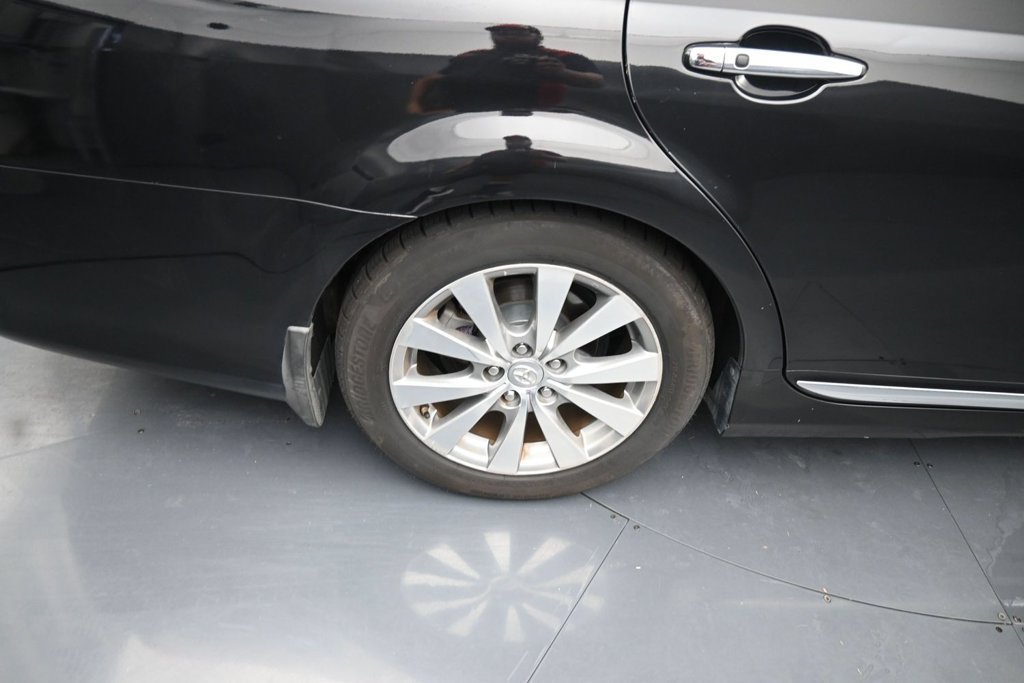 Used 2011 Toyota Avalon Limited FWD image 10