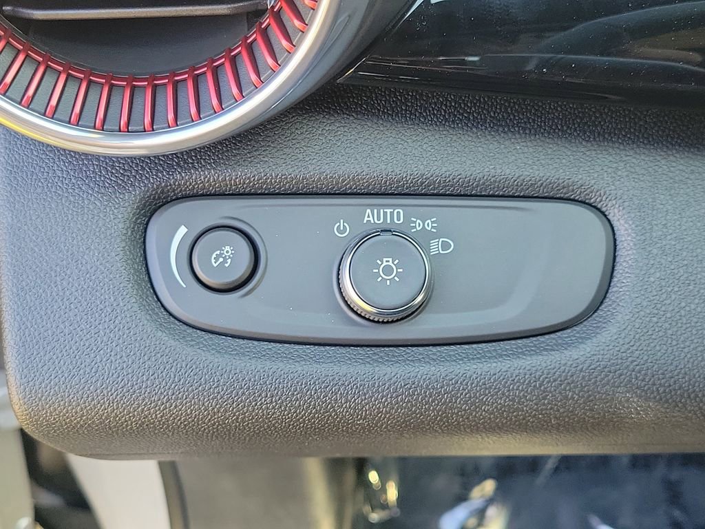 New 2026 Chevrolet Trax RS w/ Sunroof Package image 22