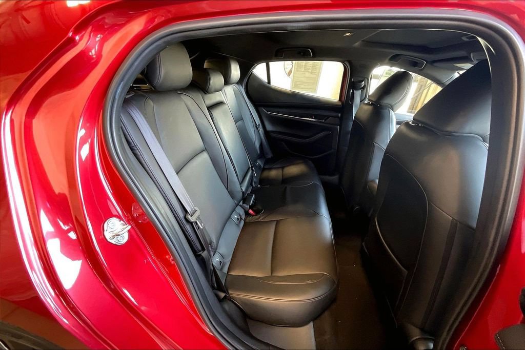 Used 2020 MAZDA MAZDA3 Hatchback w/ Premium Package FWD image 27