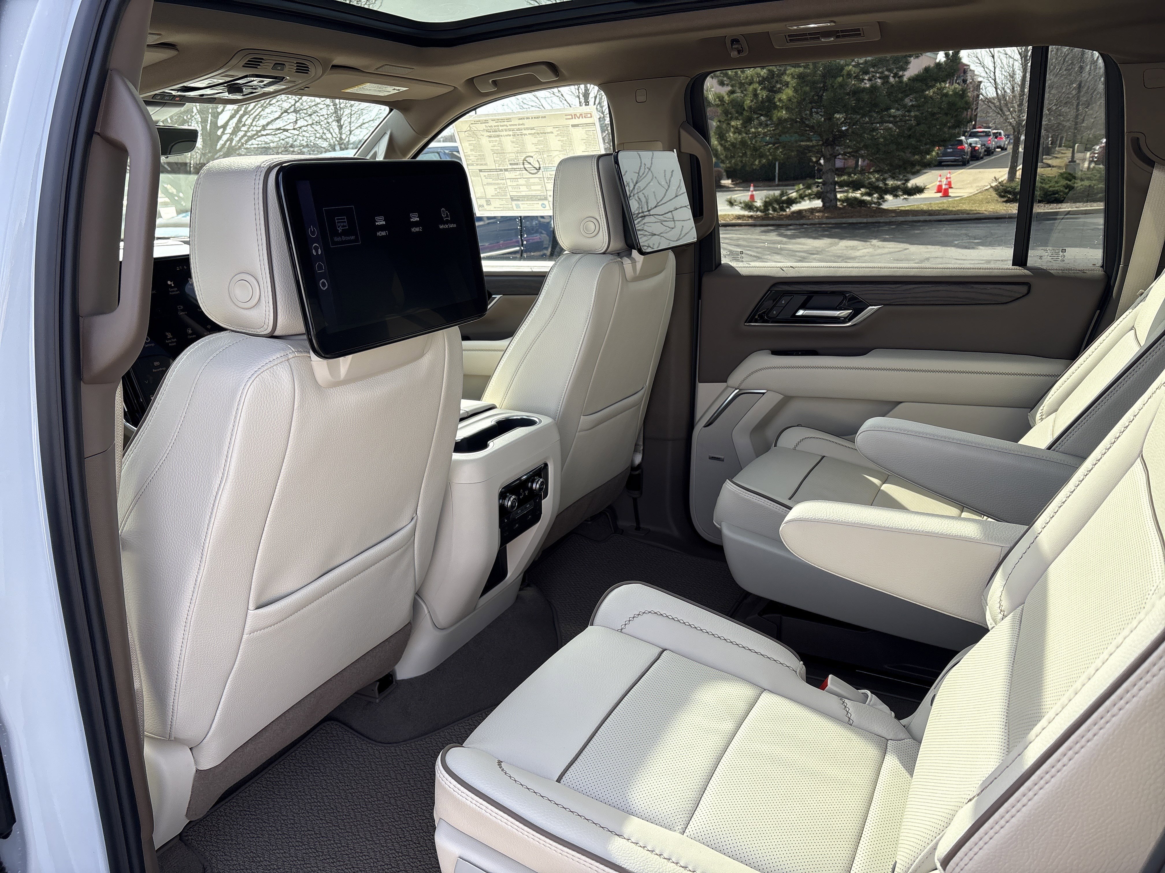 New 2026 GMC Yukon XL Denali w/ Denali Reserve Package image 14