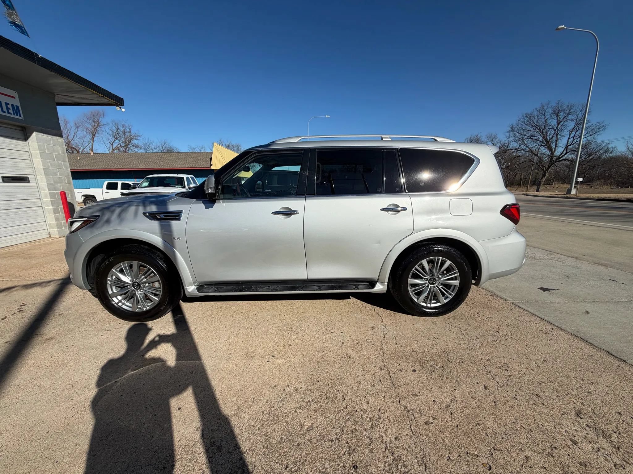 Used 2018 INFINITI QX80 4WD w/ Driver Assistance Package image 3