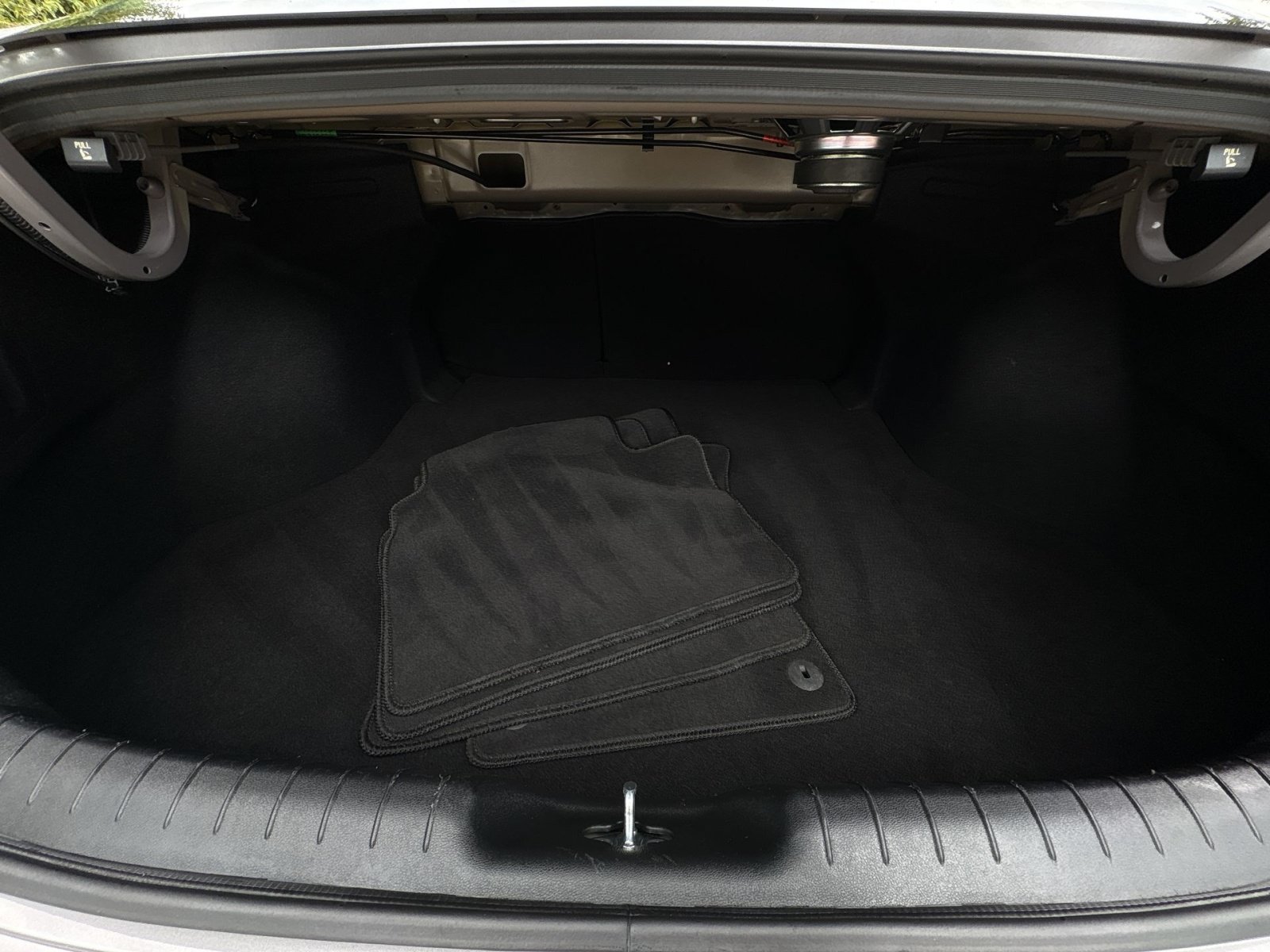 Used 2023 Hyundai Elantra Limited w/ Cargo Package FWD image 37