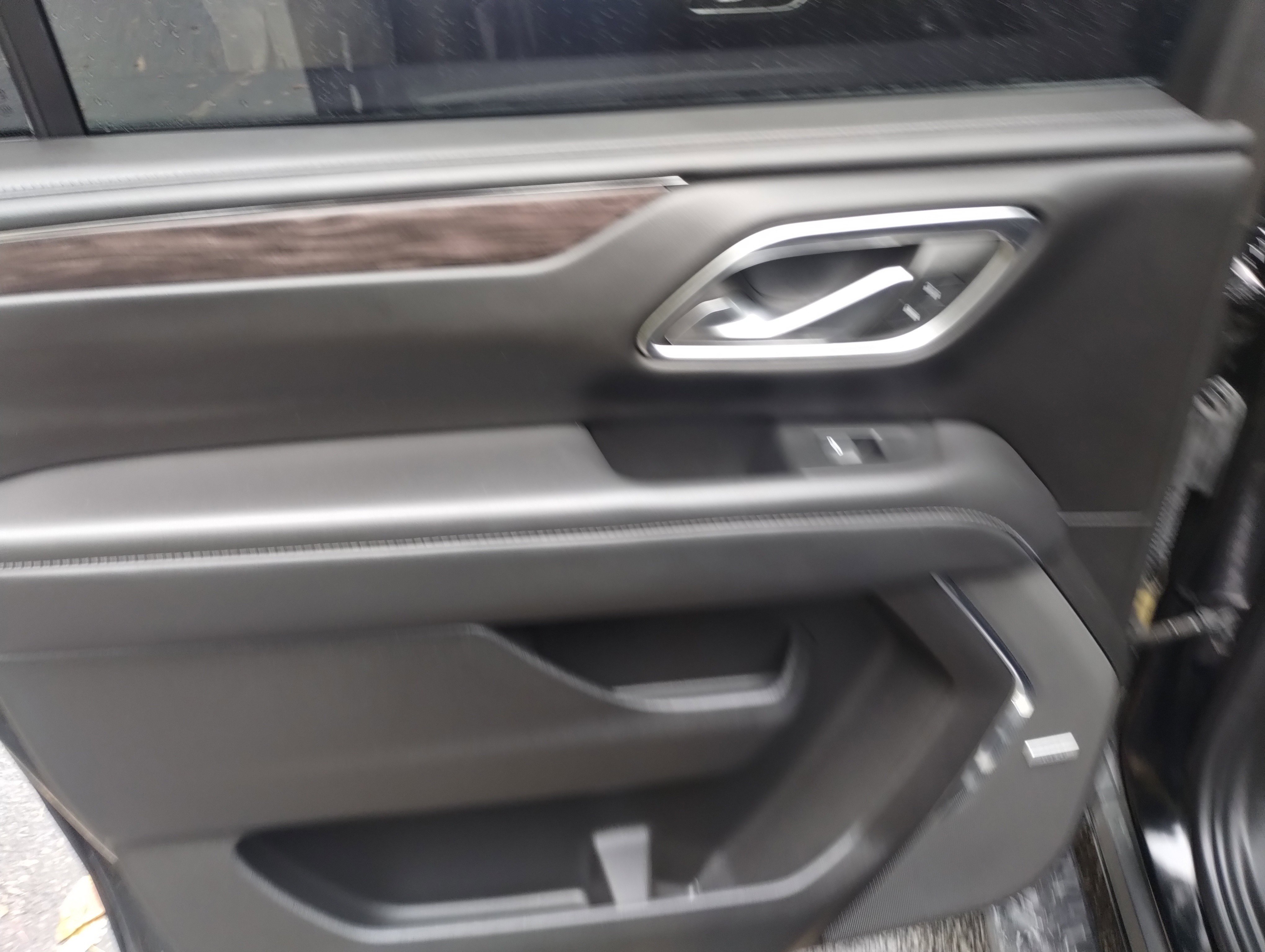 Used 2023 Chevrolet Suburban Z71 w/ Luxury Package image 17