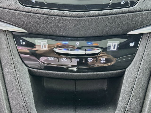 Used 2024 Cadillac XT6 Luxury AWD/4WD image 14