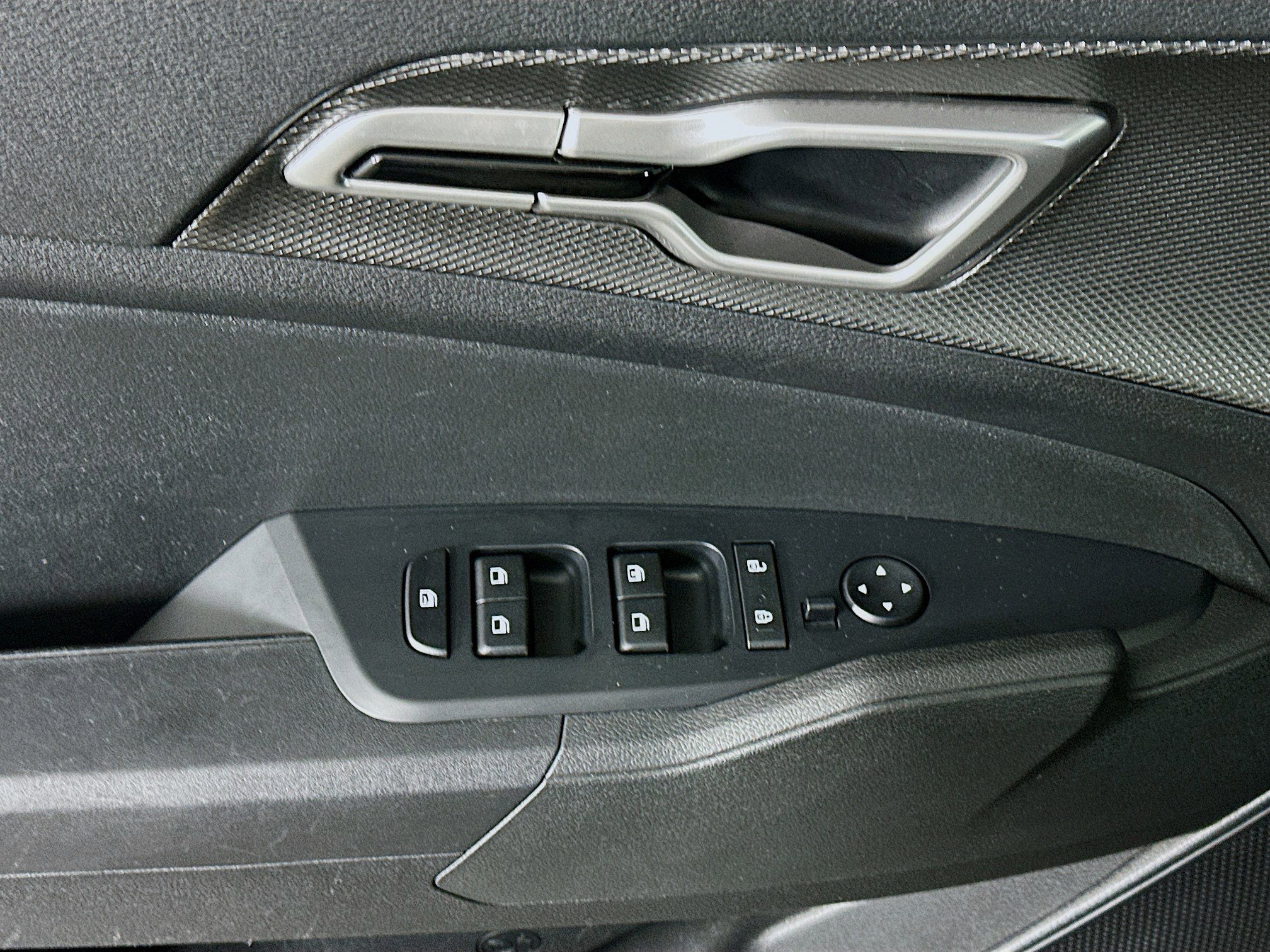 Used 2025 Kia Sportage LX image 15