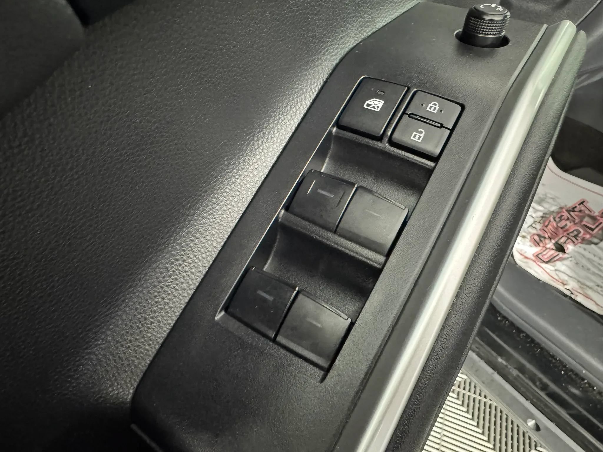 Used 2023 Toyota Highlander XLE AWD/4WD image 43
