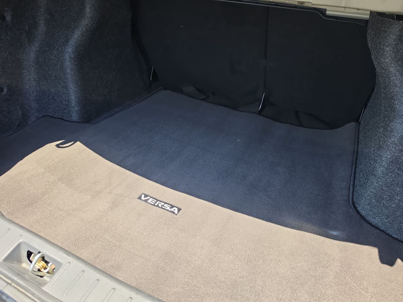 Used 2020 Nissan Versa SR FWD image 23