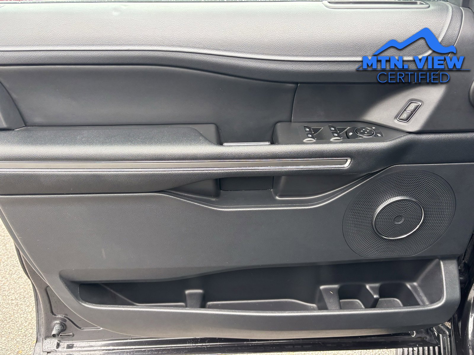 Used 2024 Ford Expedition XLT image 17