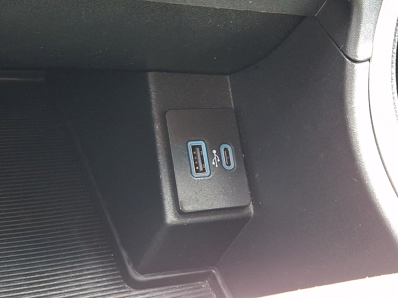 Used 2024 Ford Edge SEL AWD/4WD image 25