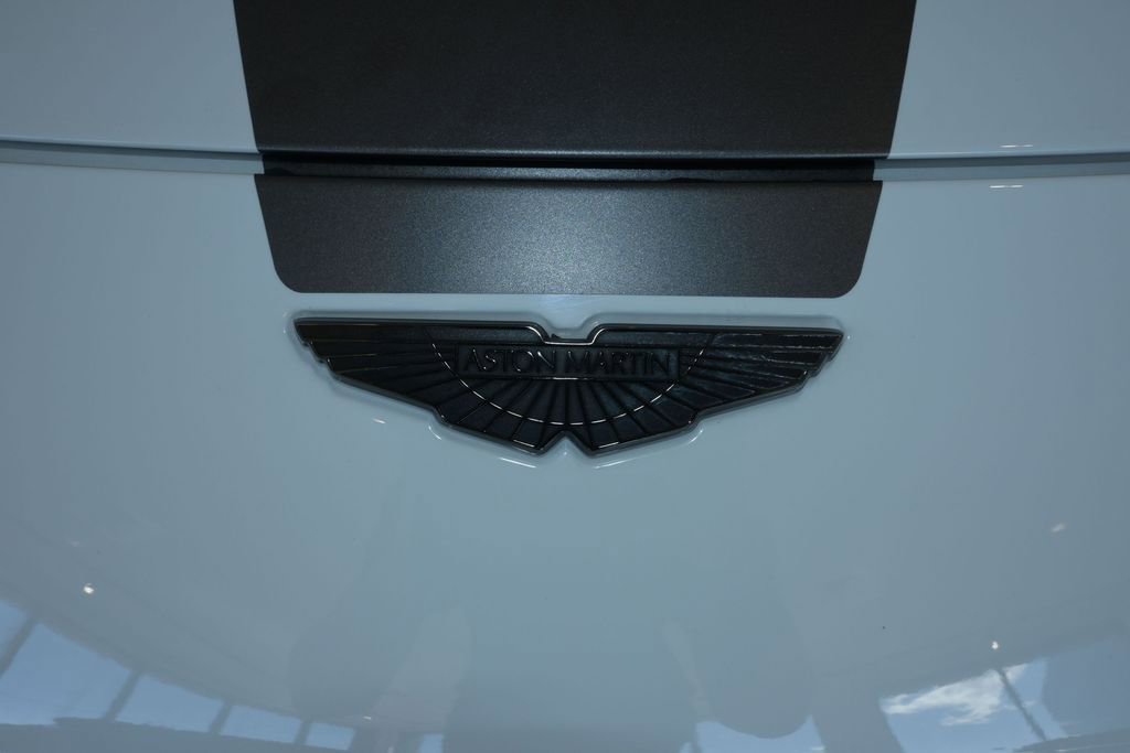 Used 2023 Aston Martin V8 Vantage Coupe RWD image 13