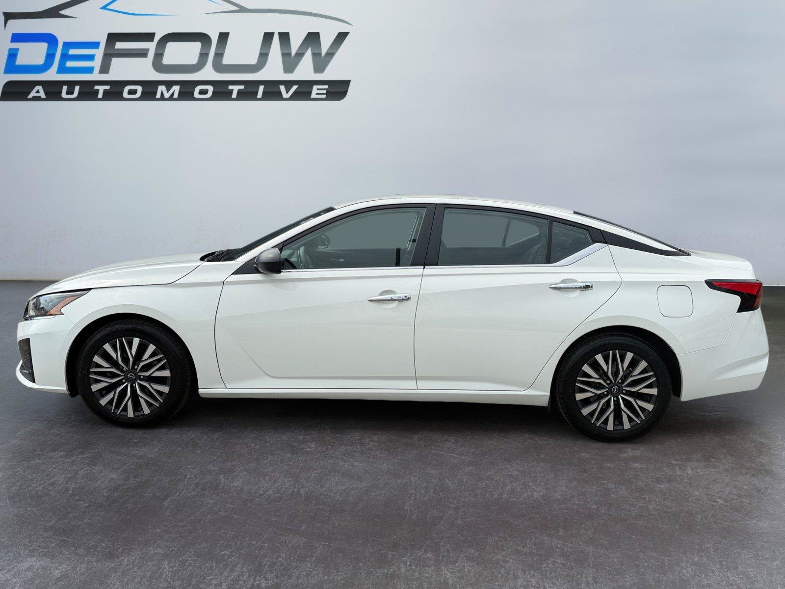 Used 2025 Nissan Altima 2.5 SV FWD image 6