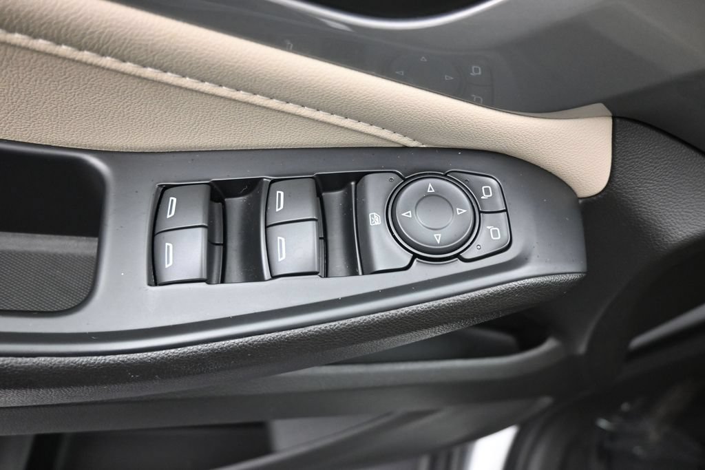 Used 2022 Chevrolet Traverse LS FWD image 11