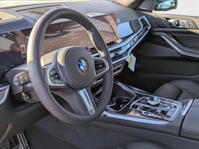Used 2026 BMW X7 xDrive40i w/ M Sport Package AWD/4WD image 3