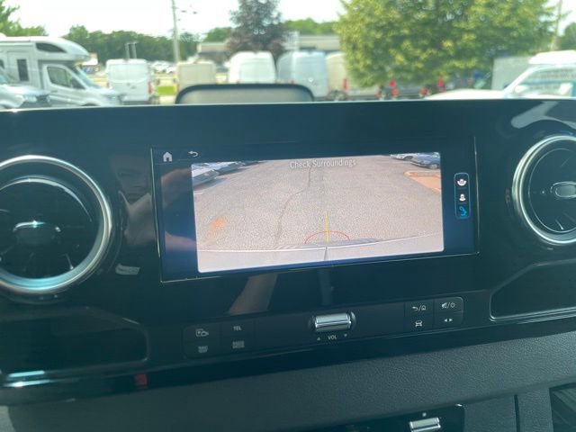 Used 2025 Mercedes-Benz Sprinter 2500 image 33