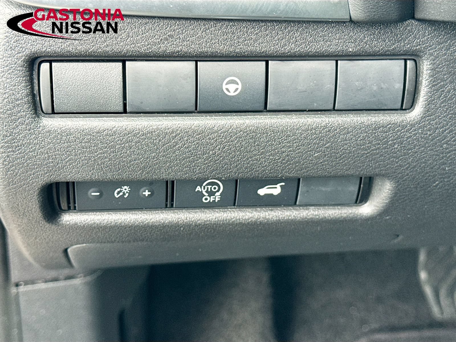 Used 2025 Nissan Rogue SV FWD image 13