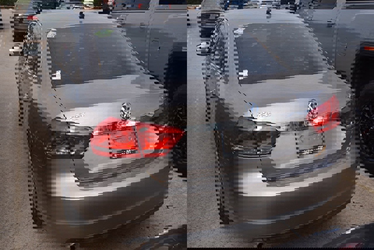 Used 2015 Volkswagen Passat 1.8T Limited Edition image 8