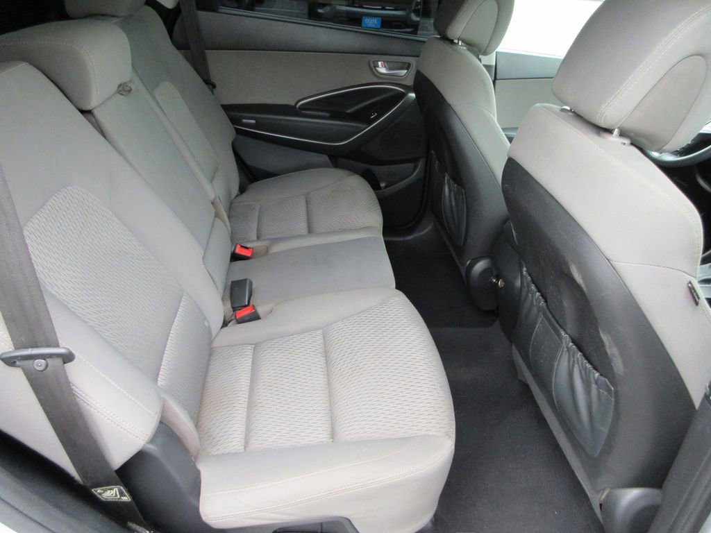 Used 2015 Hyundai Santa Fe GLS image 18