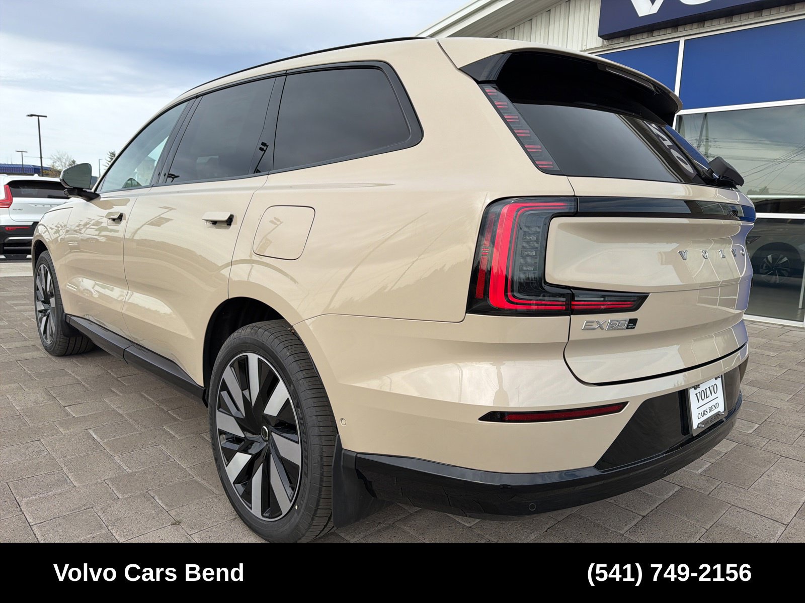 New 2025 Volvo EX90 Plus w/ Protection Package Premier AWD/4WD image 5