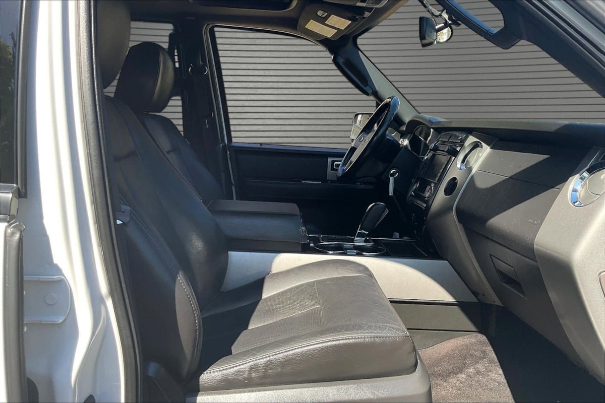 Used 2014 Ford Expedition Limited w/ Equipment Group 301A AWD/4WD image 29