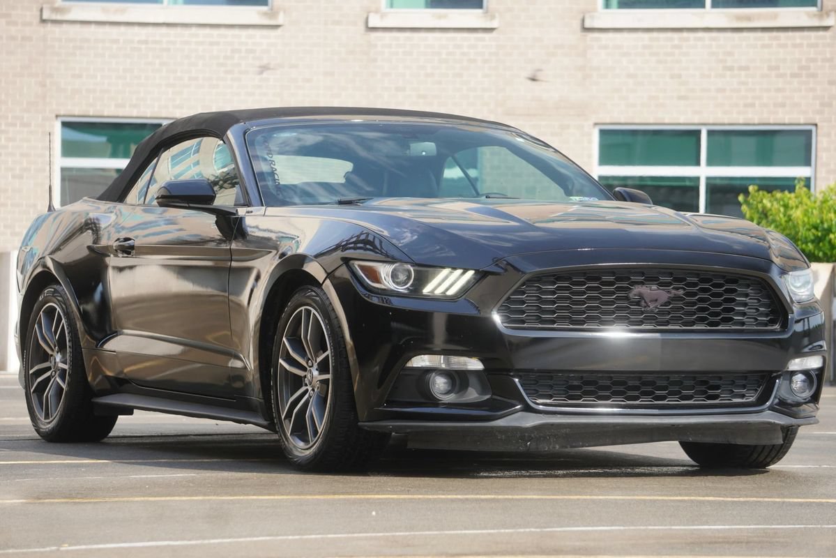 Used 2015 Ford Mustang Premium RWD image 27