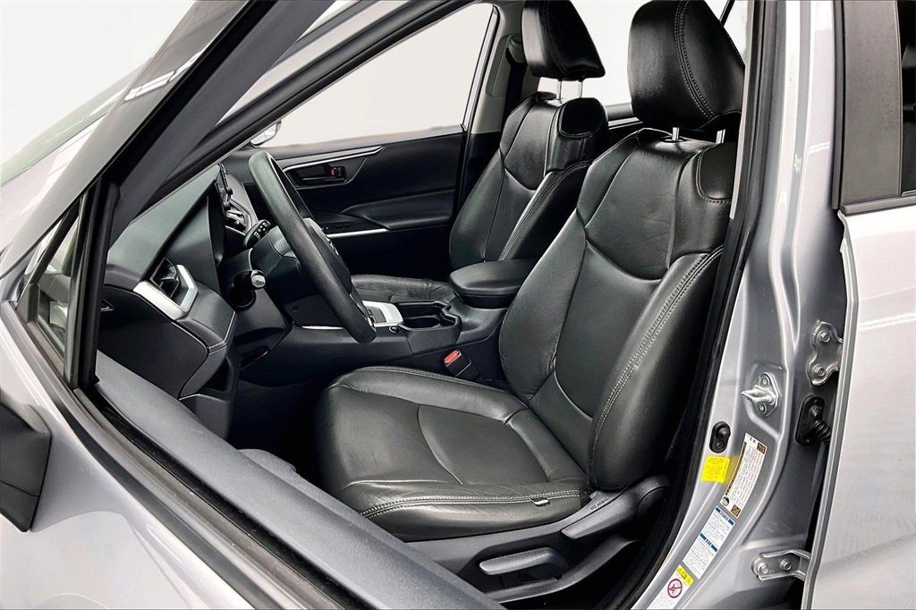 Used 2019 Toyota RAV4 LE image 25