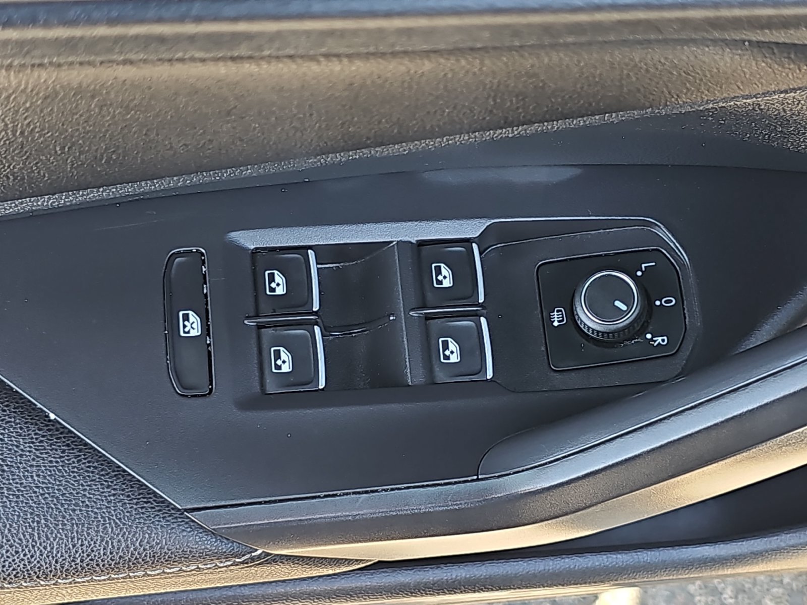 Used 2022 Volkswagen Jetta SE FWD image 25