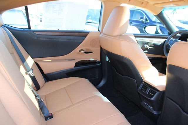 Certified 2025 Lexus ES 300h w/ Premium Package FWD image 7