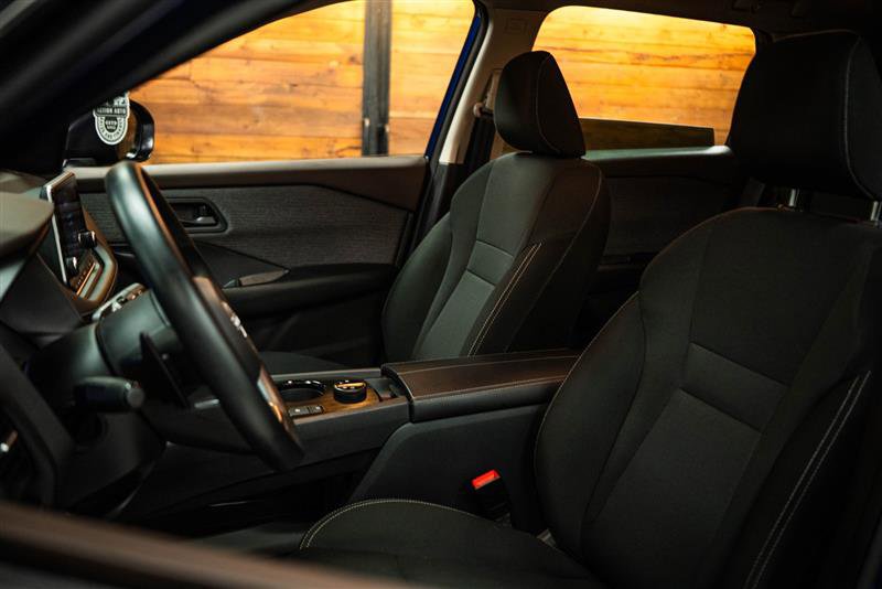 Used 2023 Nissan Rogue S image 9