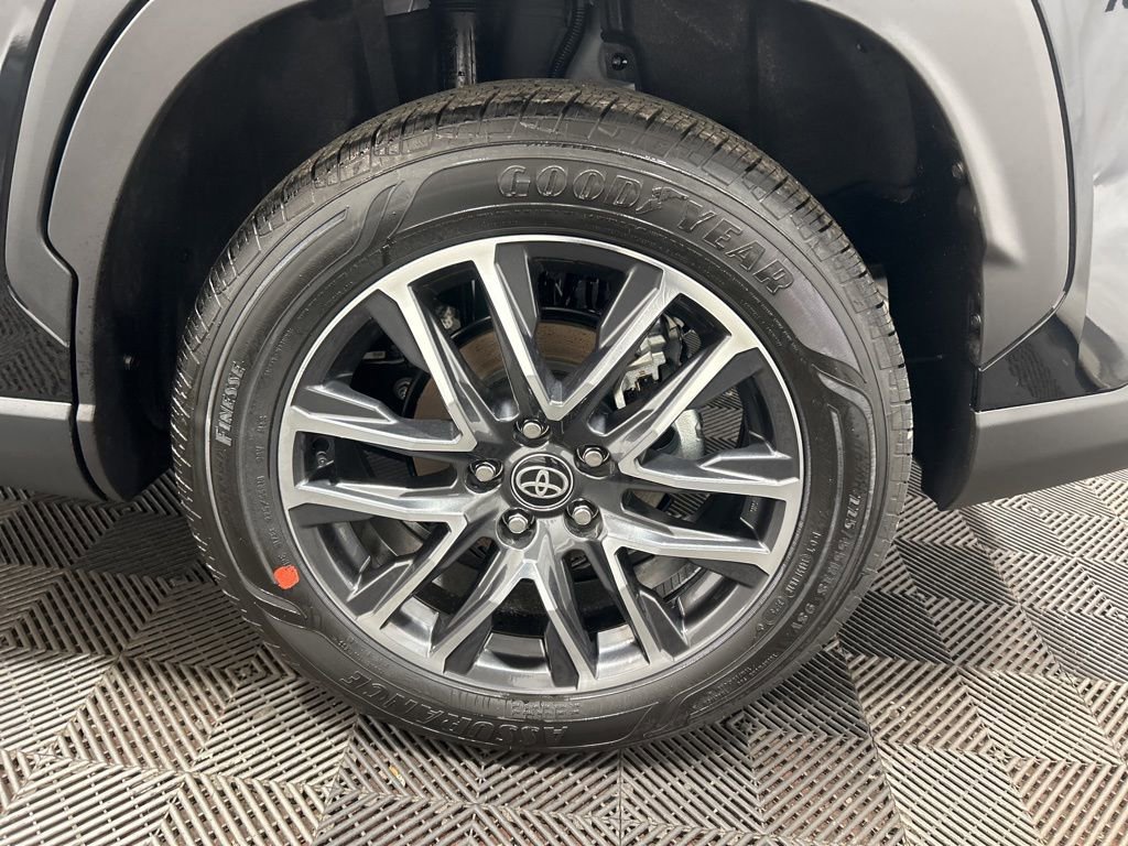 Used 2026 Toyota Corolla Cross XLE w/ Convenience Package image 17