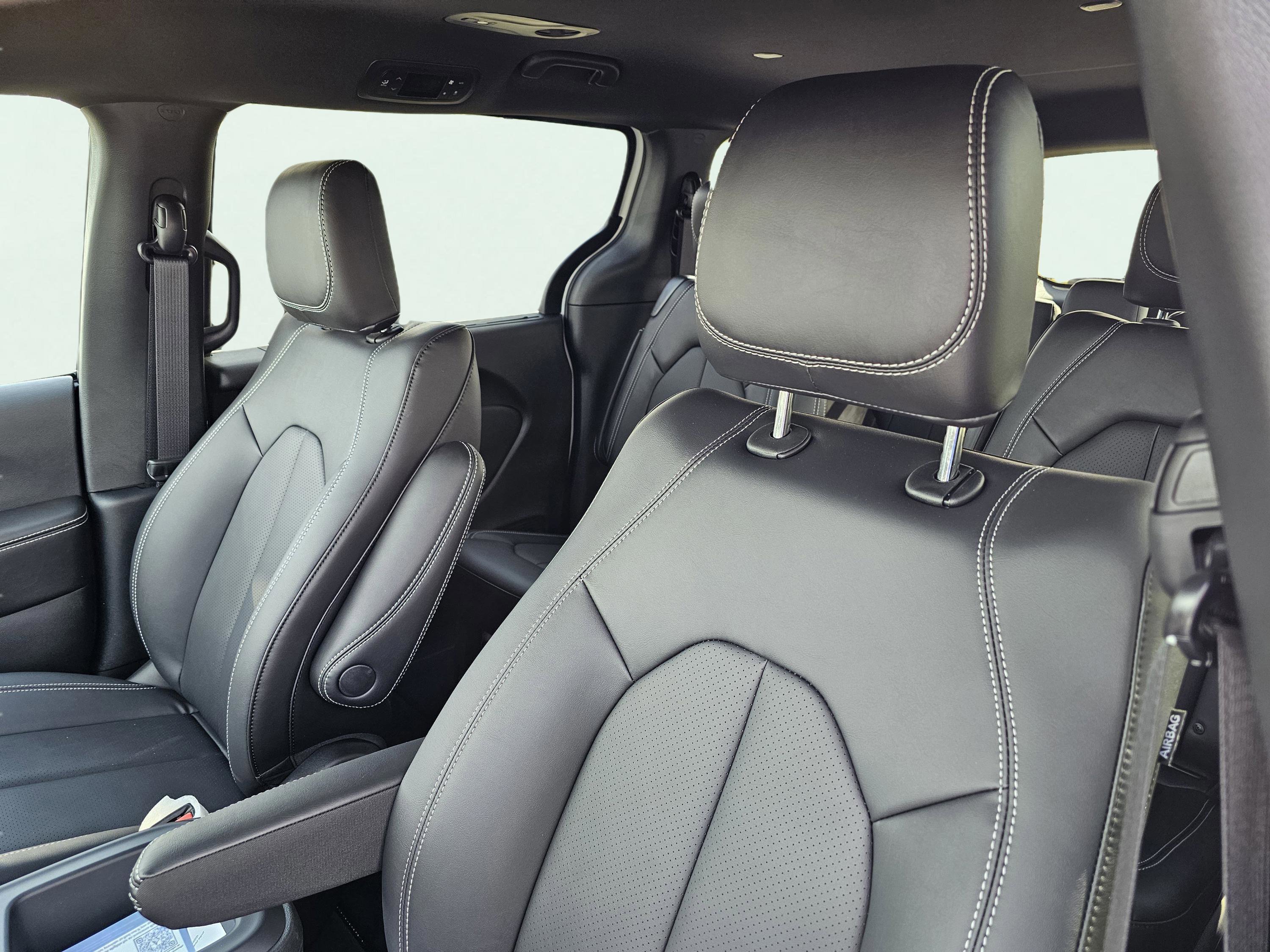 New 2026 Chrysler Pacifica Select image 17