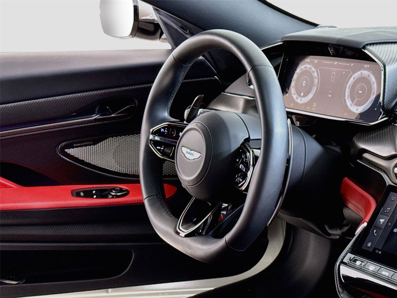 Used 2025 Aston Martin Vanquish RWD image 27