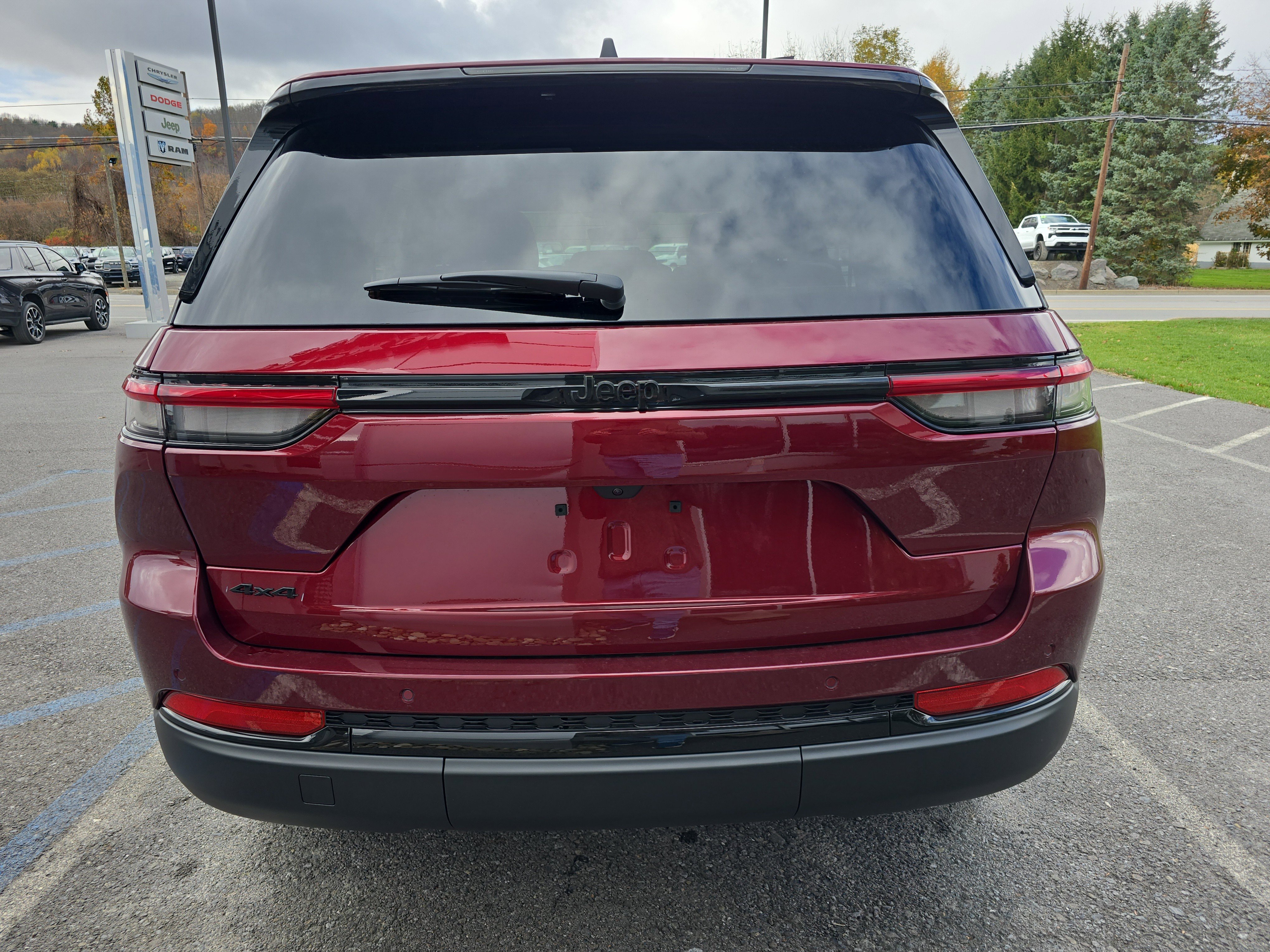 New 2025 Jeep Grand Cherokee Altitude video 4