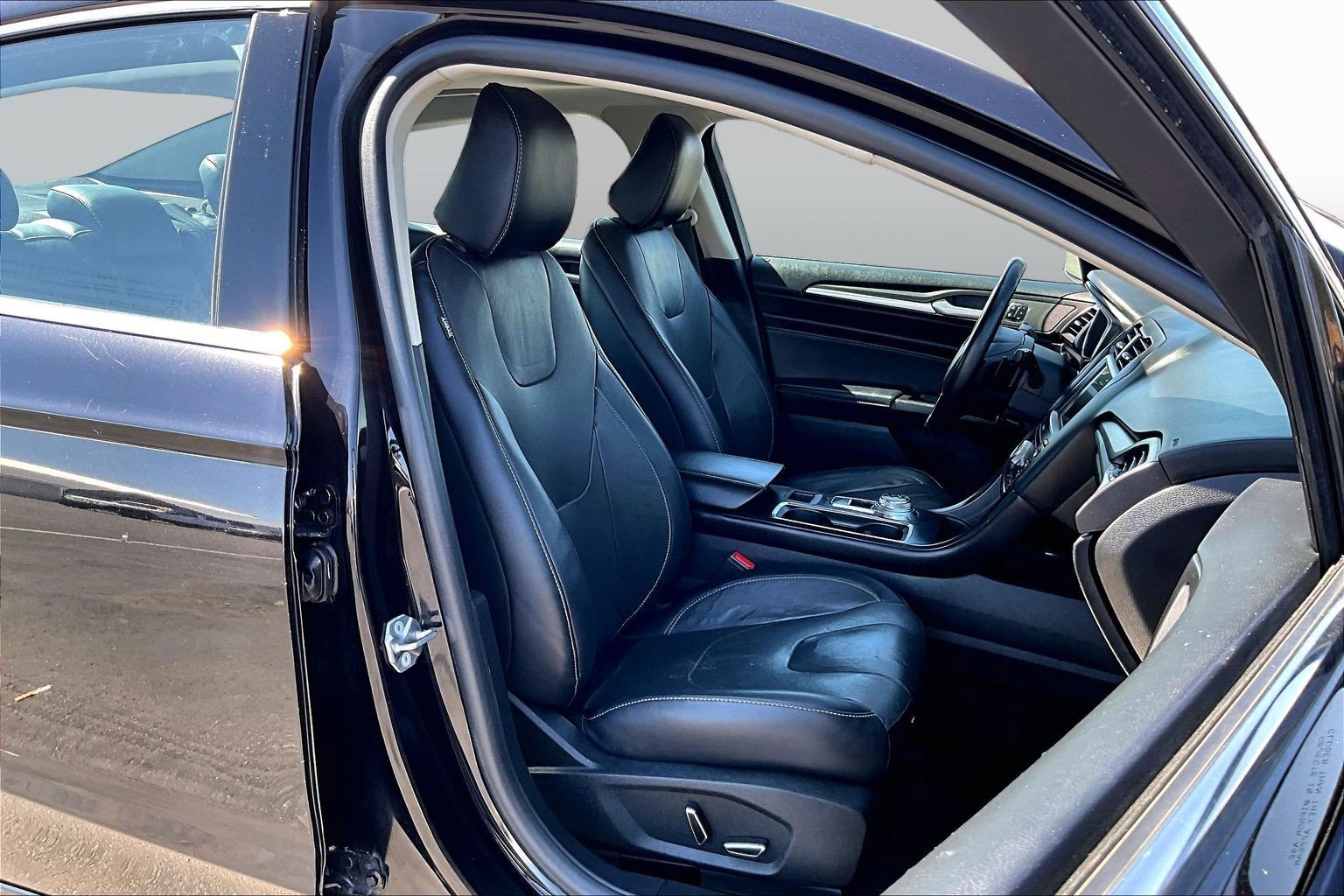 Used 2020 Ford Fusion Titanium AWD/4WD image 7
