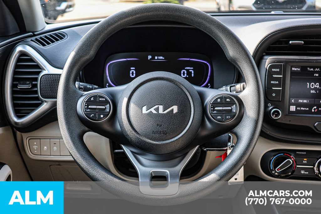 Used 2025 Kia Soul LX w/ LX Technology Package FWD image 30