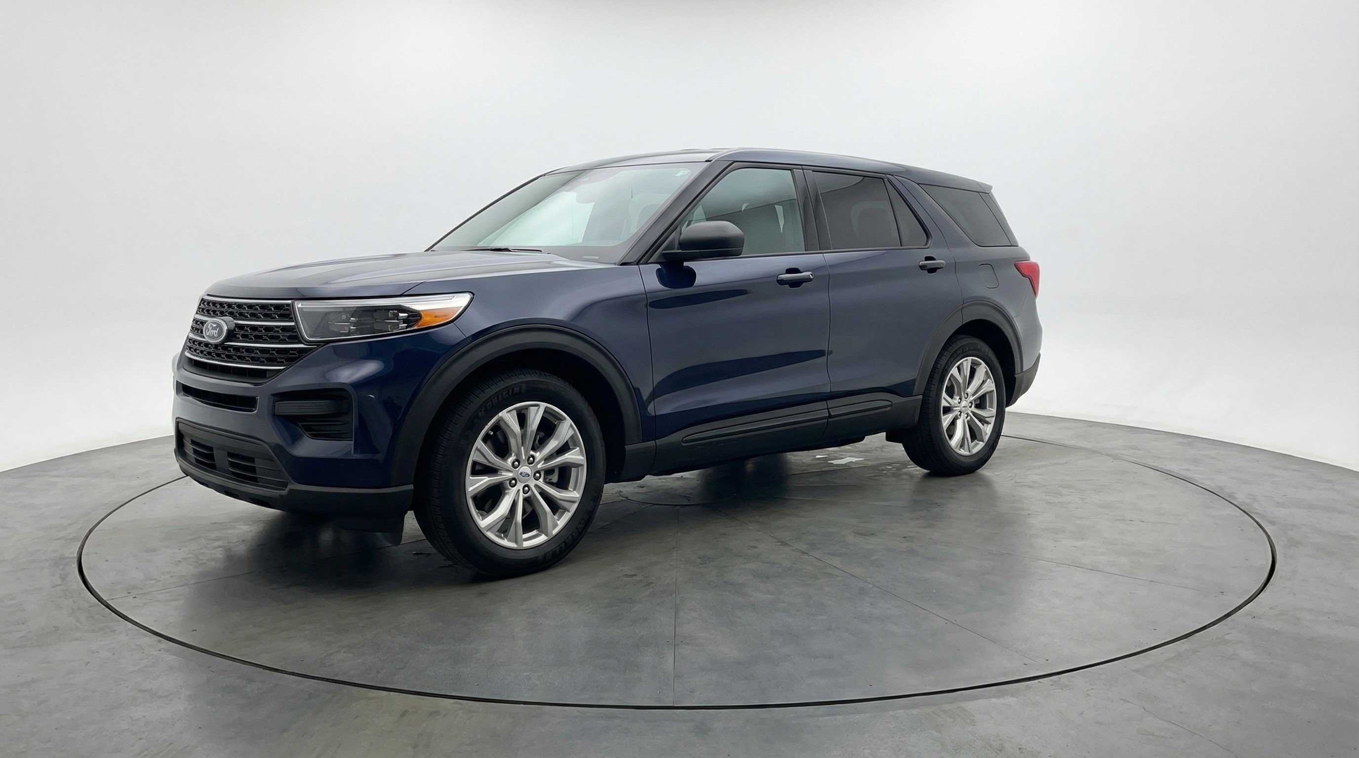 Used 2024 Ford Explorer Limited AWD/4WD image 3