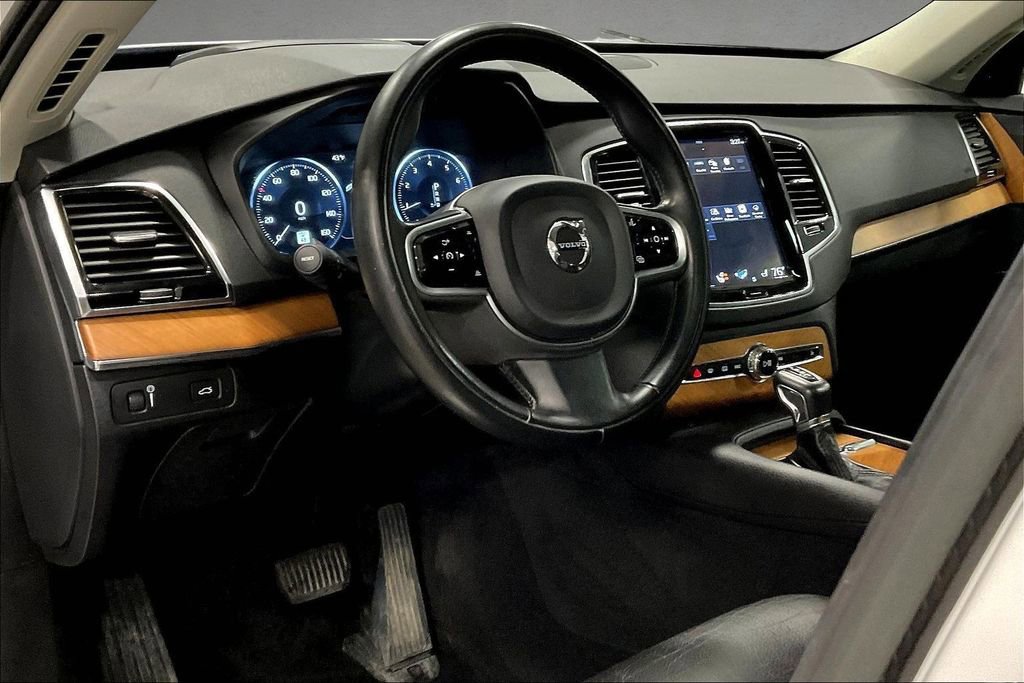 Certified 2022 Volvo XC90 T6 Momentum w/ Advanced Package AWD/4WD image 17