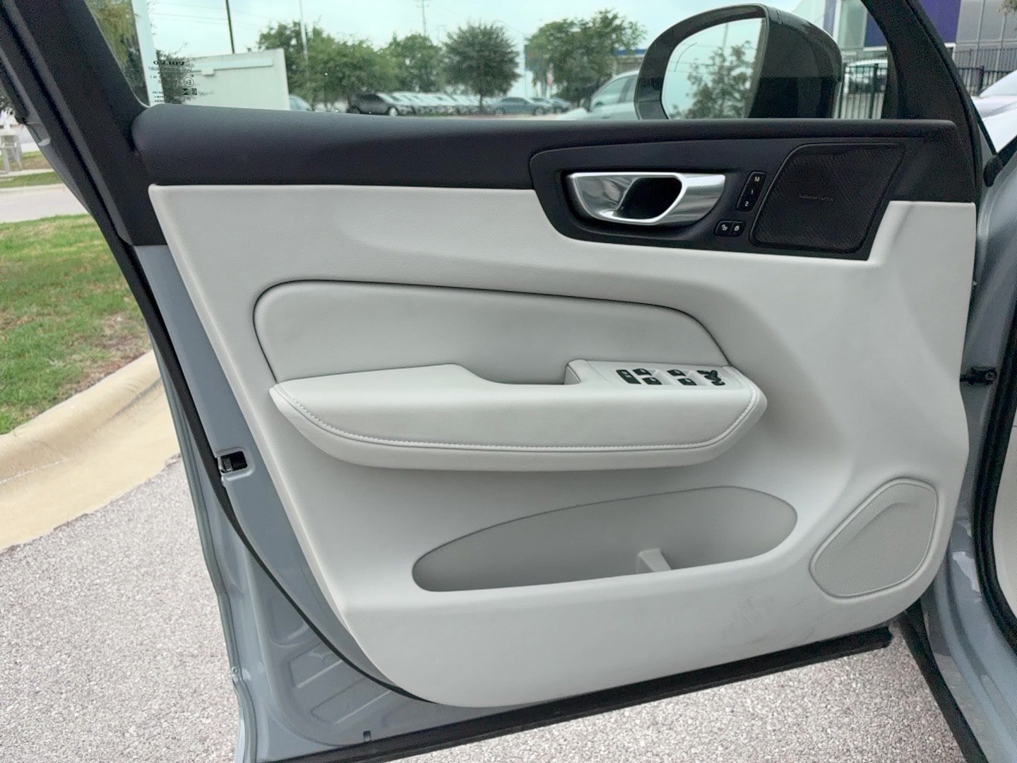 Certified 2026 Volvo XC60 B5 Ultra AWD/4WD image 11
