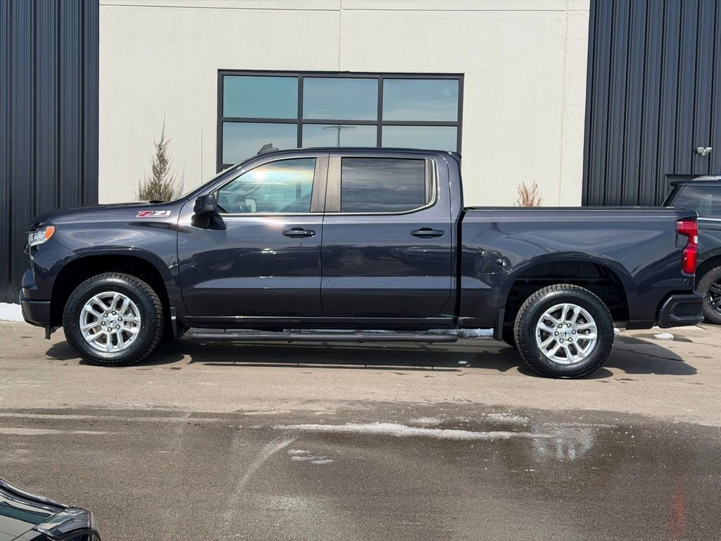 Used 2023 Chevrolet Silverado 1500 RST w/ Z71 Off-Road Package AWD/4WD image 2