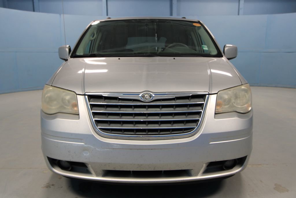 Used 2010 Chrysler Town & Country Touring image 19