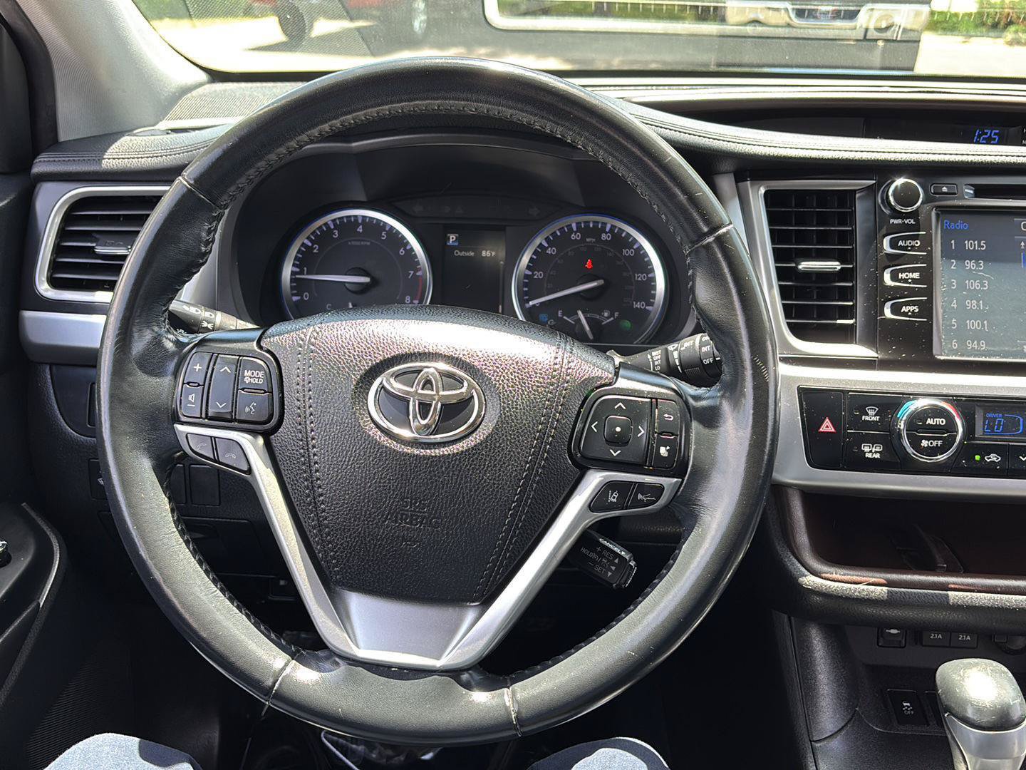Used 2019 Toyota Highlander XLE AWD/4WD image 31