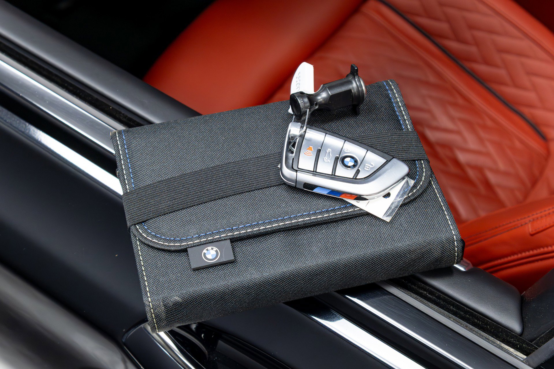 Used 2022 BMW M760i xDrive image 88