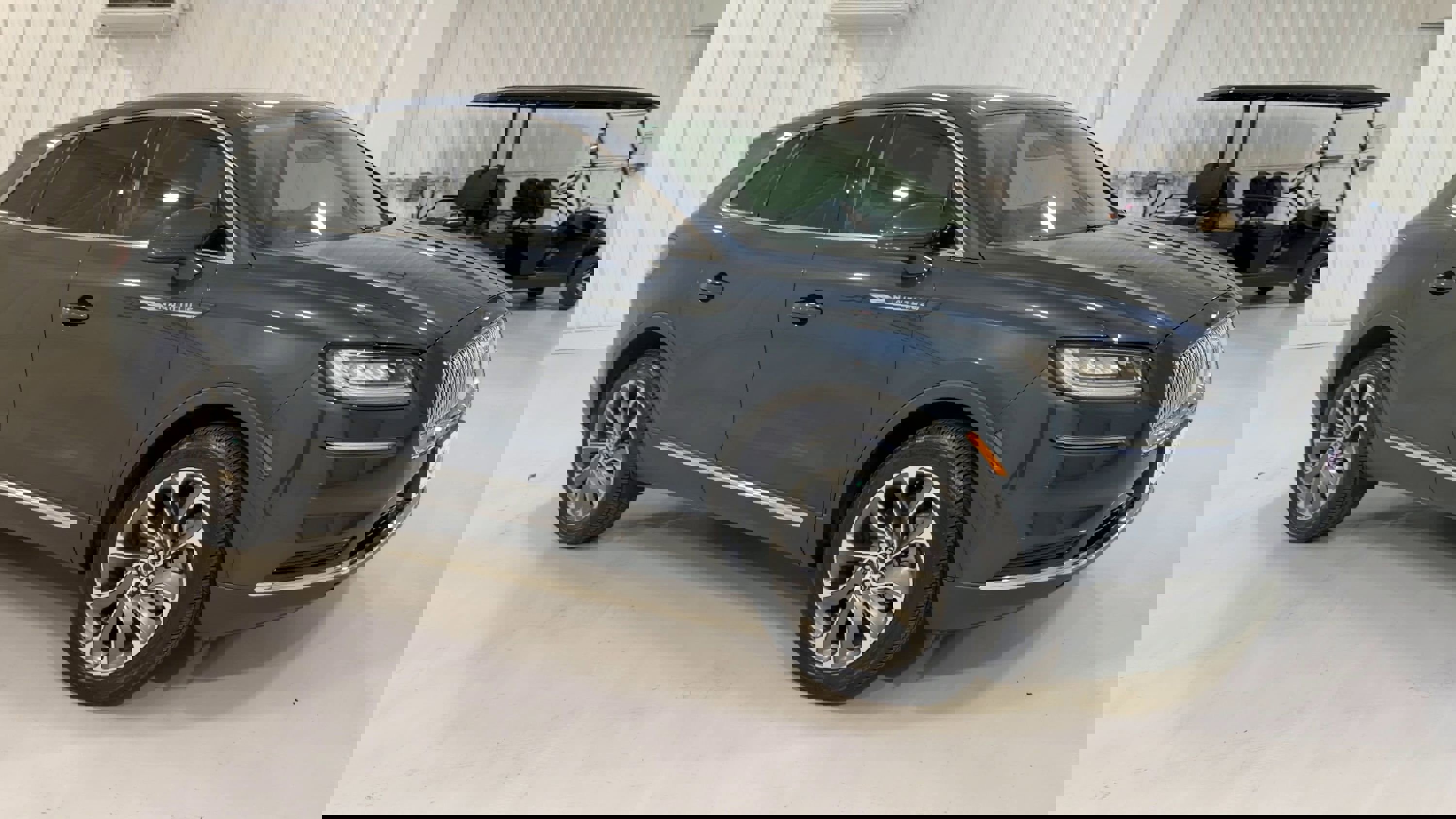 Used 2022 Lincoln Nautilus Reserve image 3