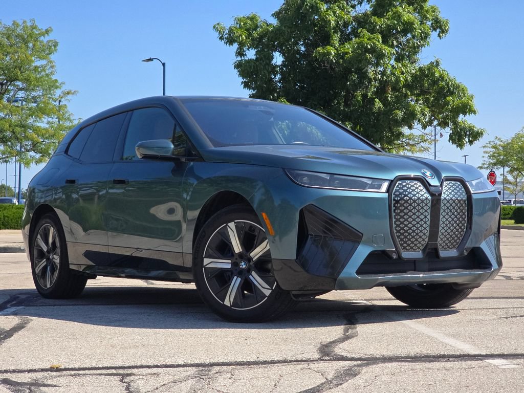 Used 2022 BMW iX xDrive50 w/ Premium Package AWD/4WD image 2