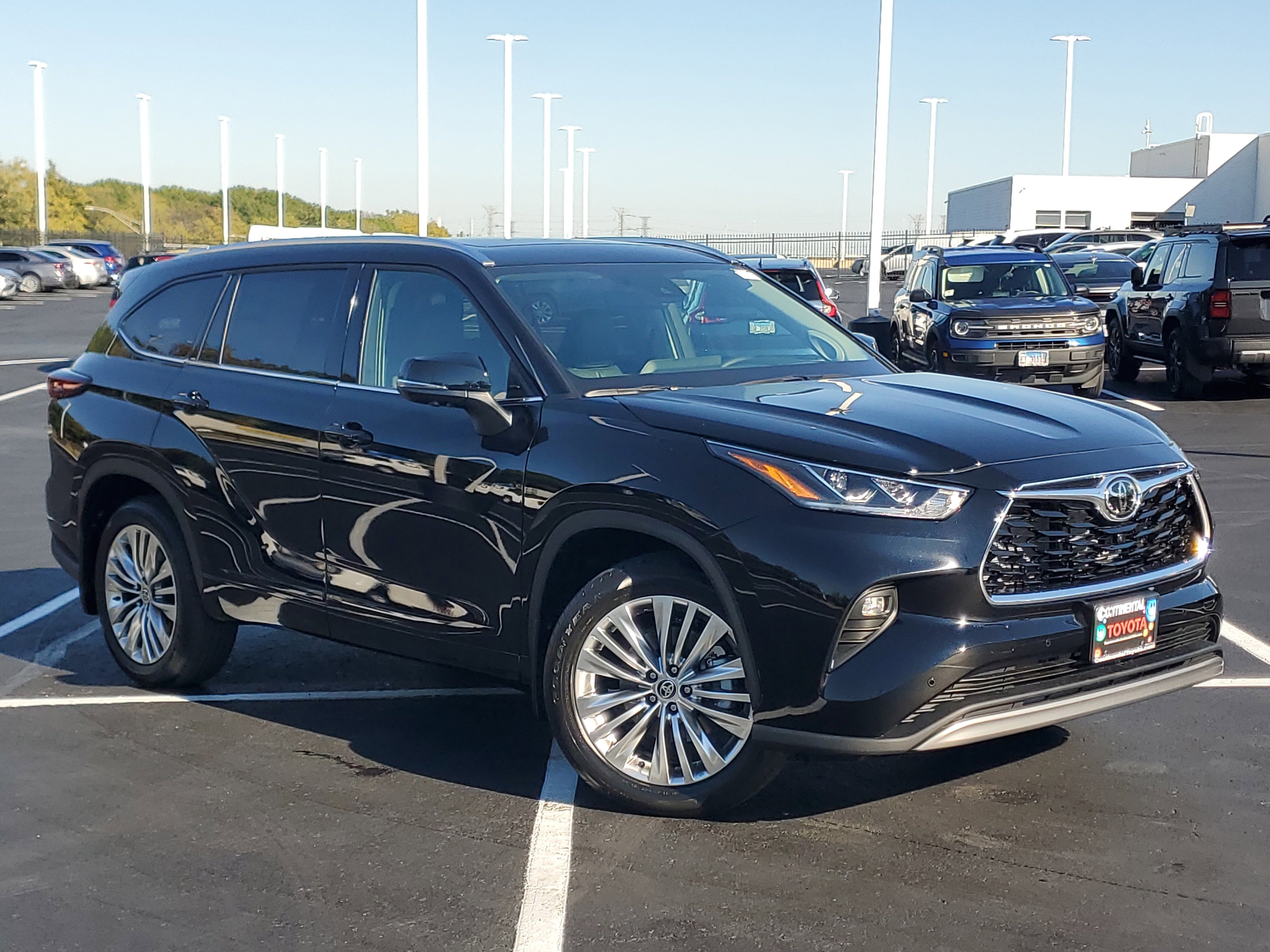 New 2025 Toyota Highlander Platinum image 2