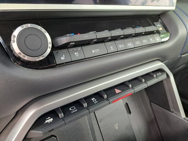 Used 2025 Toyota Tundra Platinum AWD/4WD image 18