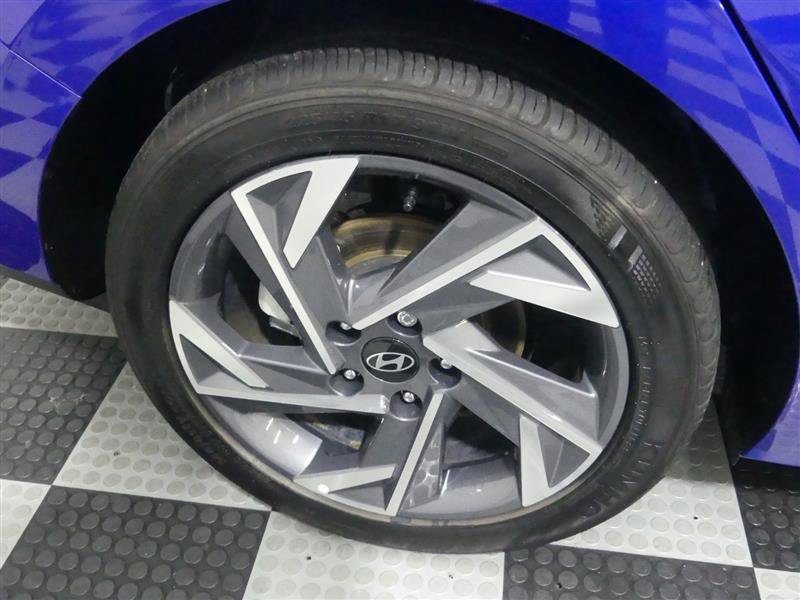 Used 2025 Hyundai Elantra Sport FWD image 17