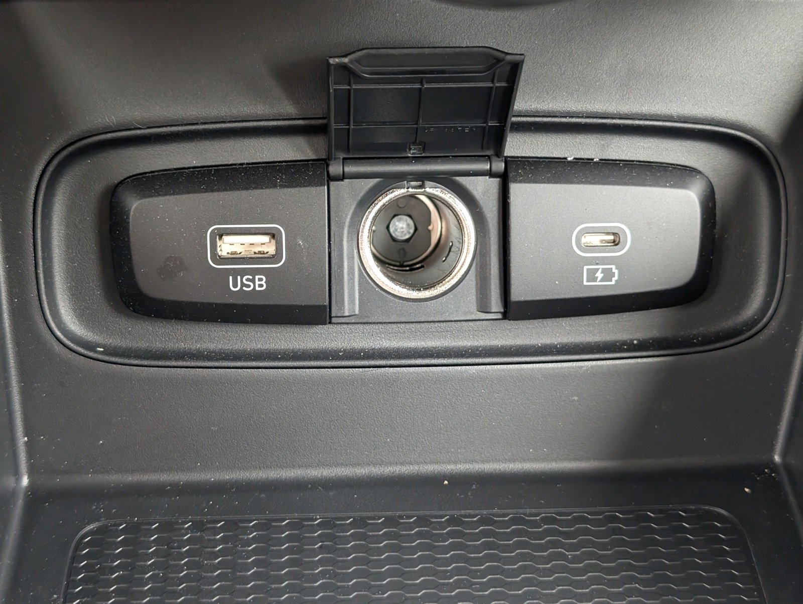 Used 2025 Hyundai Venue SEL image 9