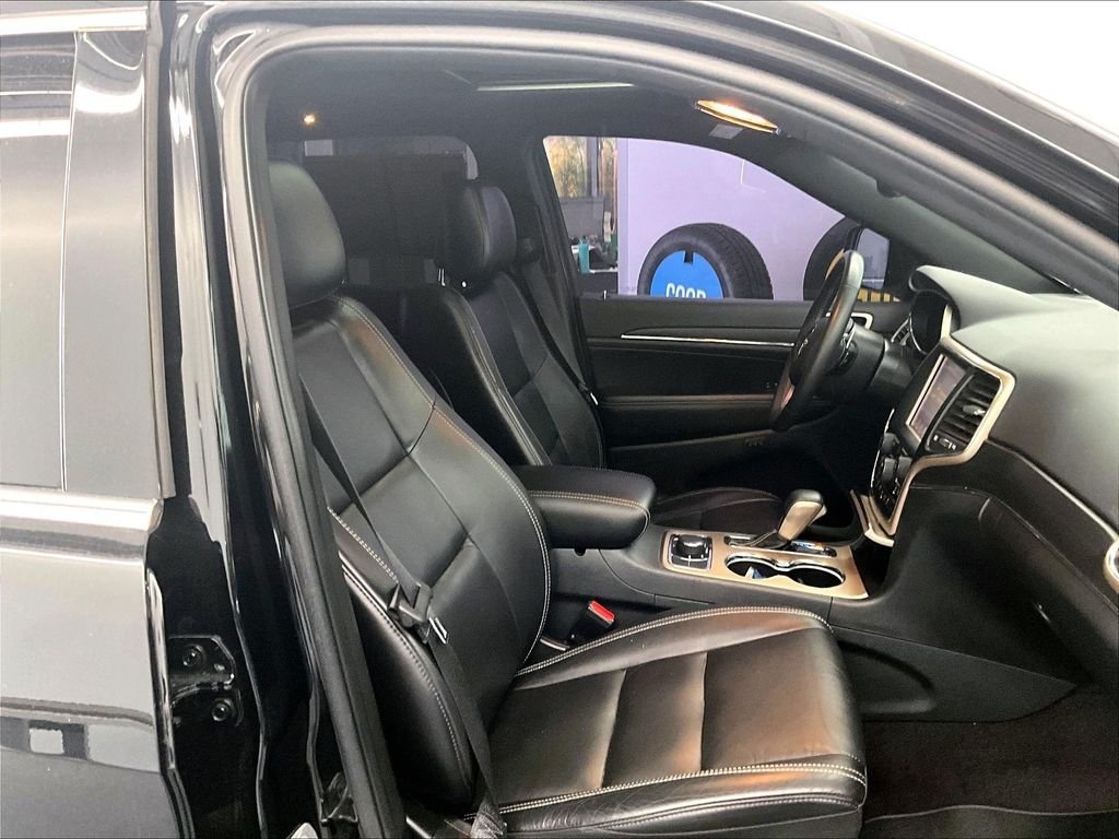 Used 2017 Jeep Grand Cherokee Limited AWD/4WD image 11