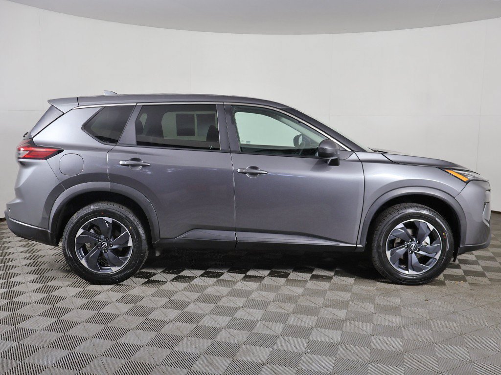 Used 2024 Nissan Rogue SV AWD/4WD image 16