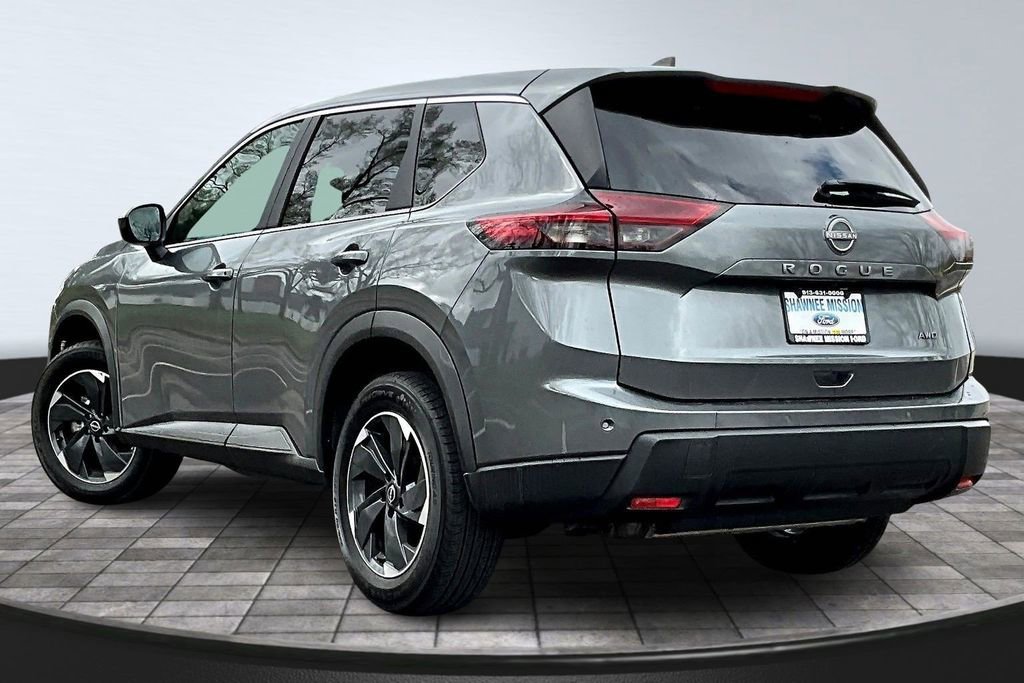 Used 2025 Nissan Rogue SV image 4
